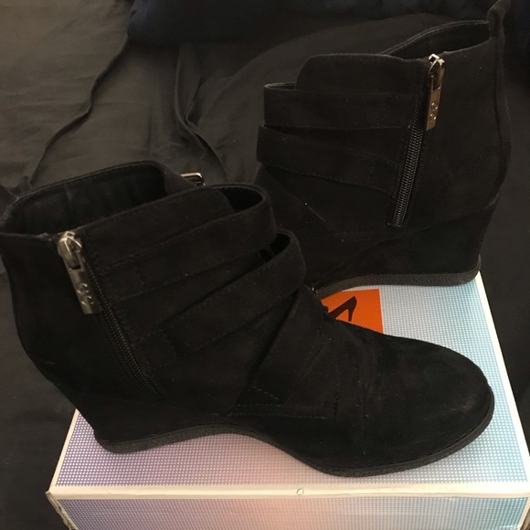 Black Shoe Wedges - Picture 4 of 4